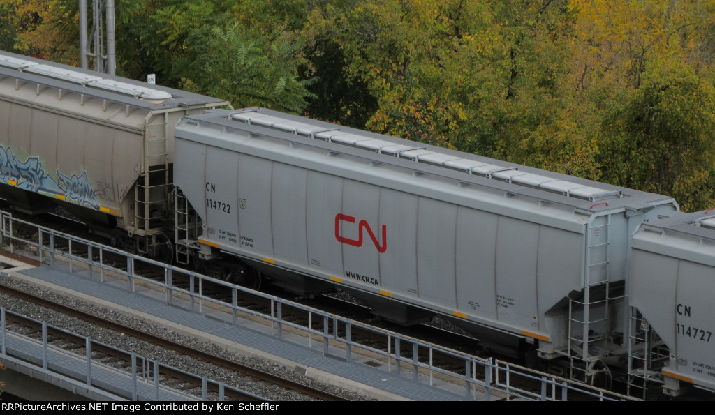 CN 114722